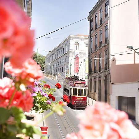 Residencial Valentina Hotel Lisbon Bagian luar foto Lisbon tram