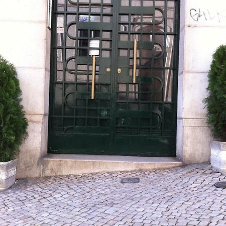 Residencial Valentina Hotel Lisbon Bagian luar foto Entrance to the Embassy of the Republic of Korea in Lisbon