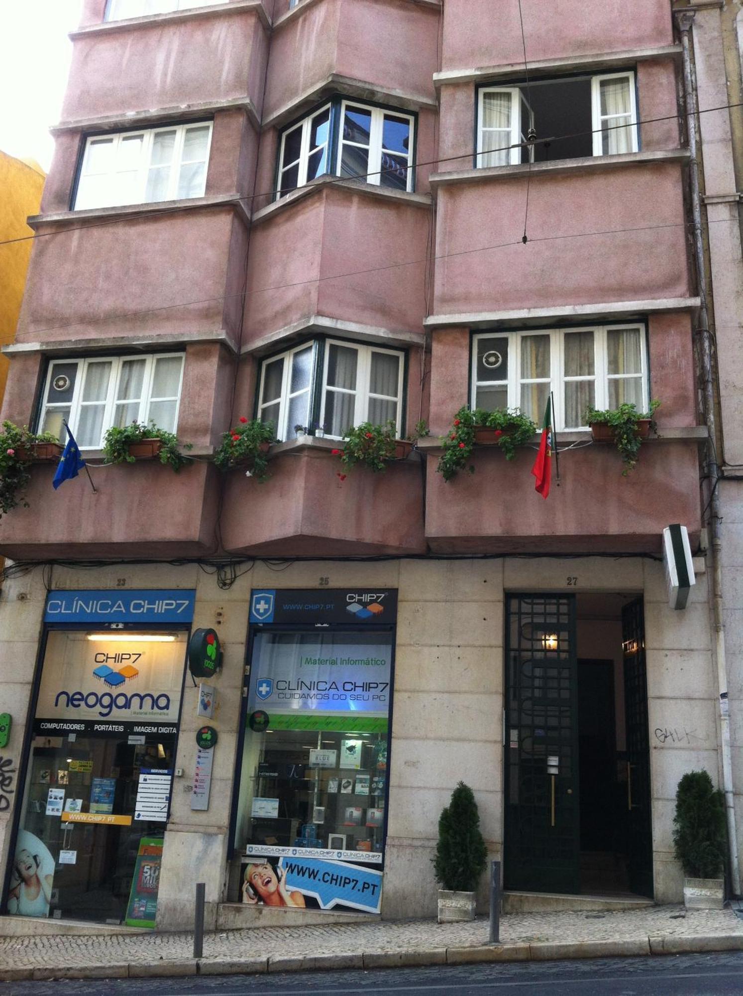 Residencial Valentina Hotel Lisbon Bagian luar foto The headquarters of the party in Madrid