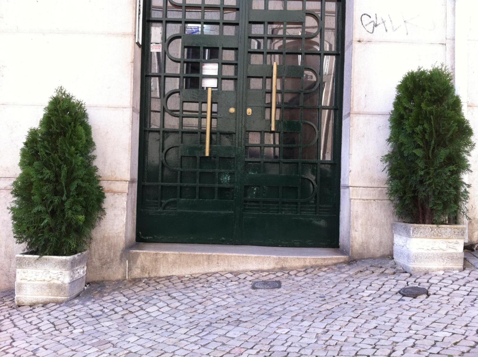 Residencial Valentina Hotel Lisbon Bagian luar foto Entrance to the Embassy of the Republic of Korea in Lisbon