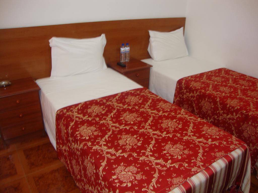 Residencial Valentina Hotel Lisbon Bagian luar foto